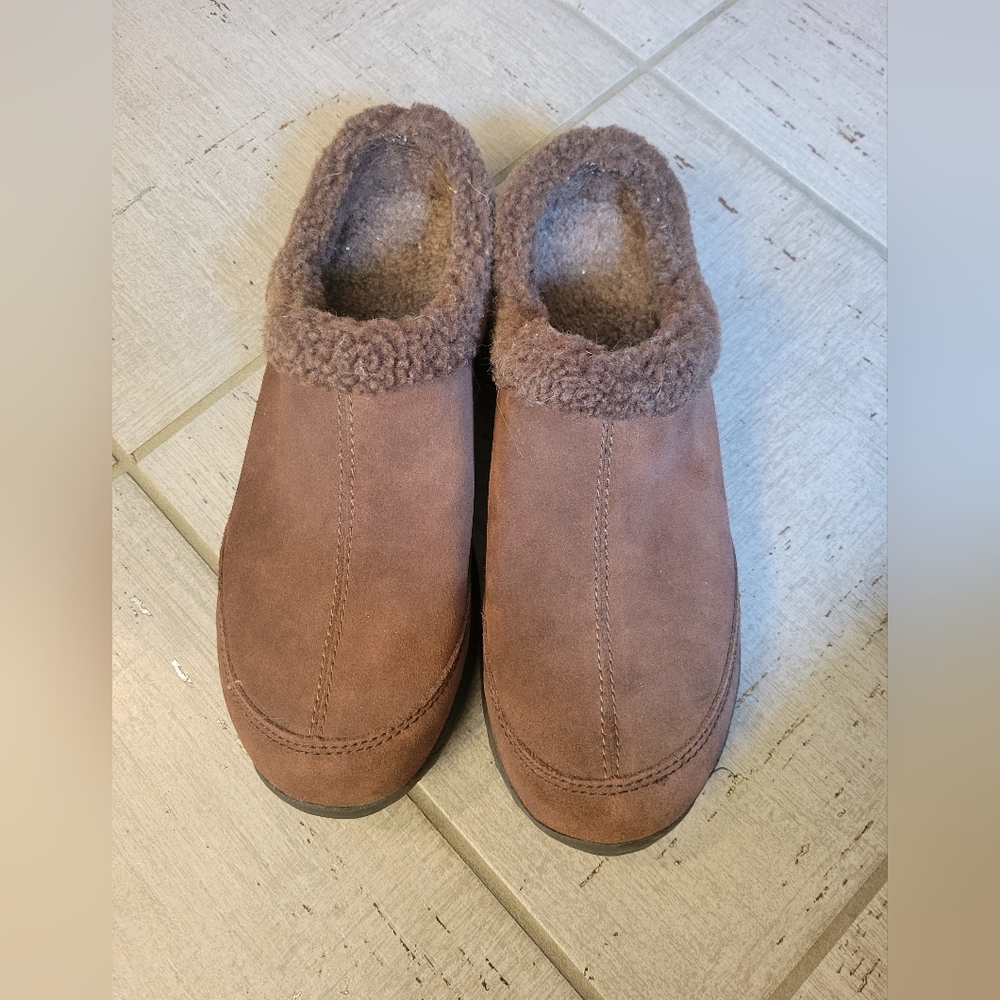 Lands End Brown slip on shoe- size 9